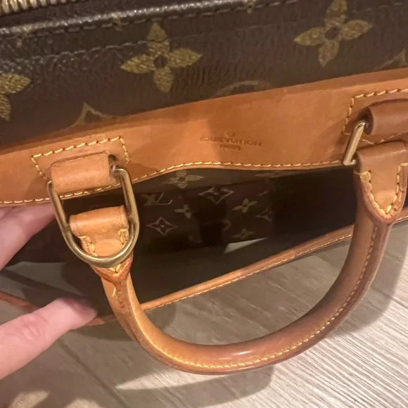 VINTAGE LOUIS VUITTON Monogram Deauville handbag/toiletry it can do it all! - Picture 3 of 11